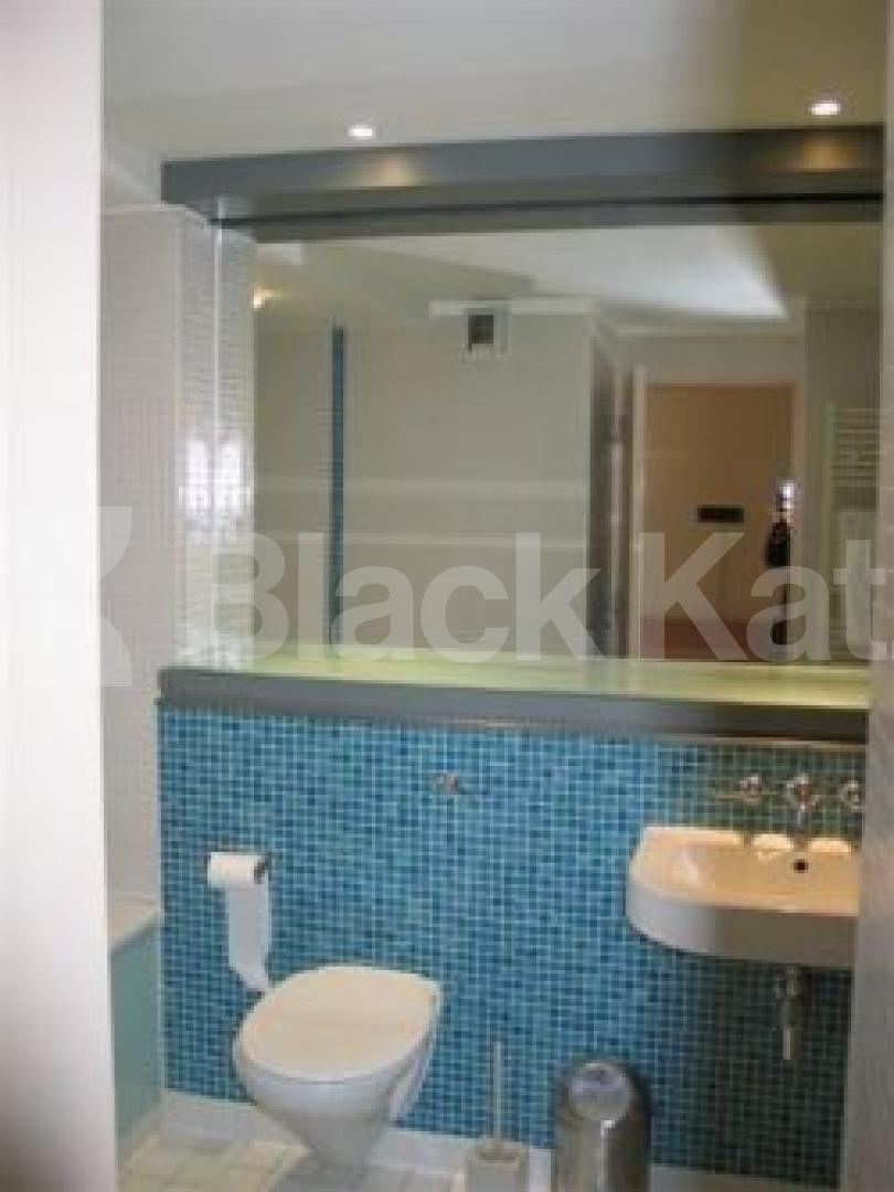 			MUST BE SEEN!, 2 Bedroom, 1 bath, 1 reception Apartment			 Hanway Place, SOHO